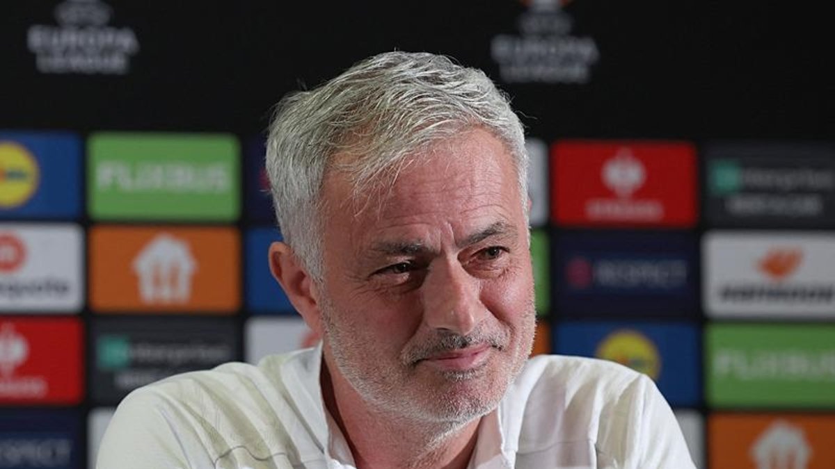 Fenerbahçe'de Jose Mourinho Rangers maçı öncesi konuştu: Sözleşme sürem... Fenerbahçe'de Jose Mourinho Rangers maçı öncesi konuştu: Sözleşme sürem...