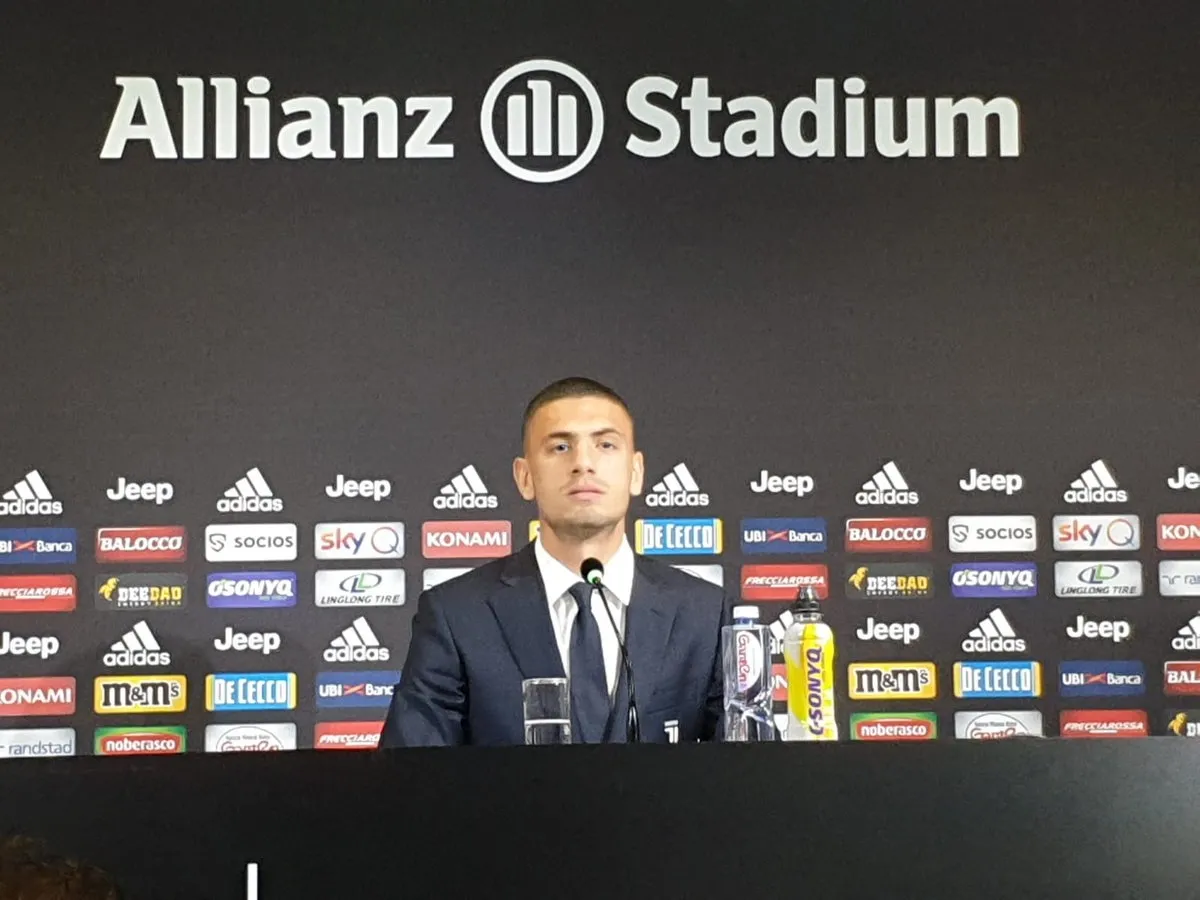 Juventus Merih Demiral için imza töreni düzenledi! - 1