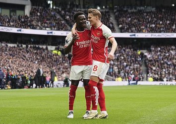 Arsenal maç fazlasıyla liderlik koltuğunda!