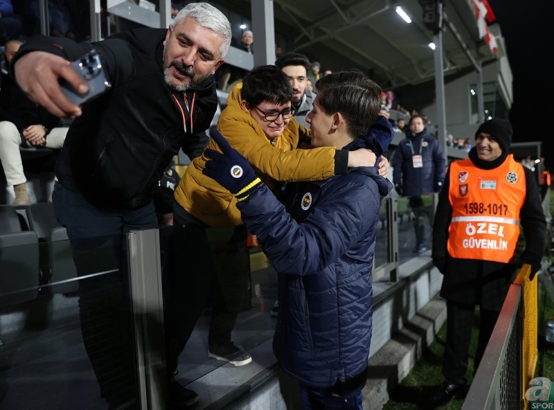 Arda Güler’i gördü gözyaşlarını tutamadı! İşte Ümraniyespor - Fenerbahçe maçından kareler