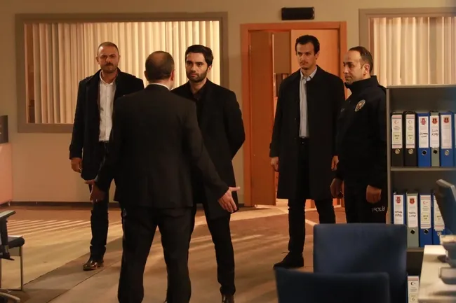Alpaslan'dan flaş hamle! Eşkıya Dünyaya Hükümdar Olmaz 171. bölüm izle! (EDHO) Eşkıya Dünyaya Hükümdar Olmaz 171. bölümde neler yaşandı? - 1