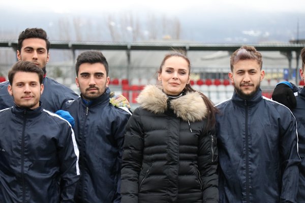 https://iaaspr.tmgrup.com.tr/cf9f77/0/0/0/0/2048/1365?u=https://iaspr.tmgrup.com.tr/2020/01/31/gelin-gittigi-ilcenin-futbol-takimina-baskan-oldu-1580460141084.jpg&mw=600 https://iaaspr.tmgrup.com.tr/cf9f77/0/0/0/0/2048/1365?u=https://iaspr.tmgrup.com.tr/2020/01/31/gelin-gittigi-ilcenin-futbol-takimina-baskan-oldu-1580460141084.jpg&mw=600