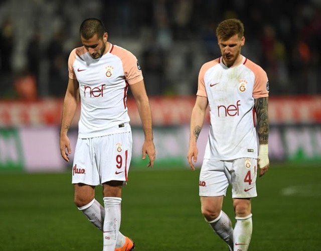 Galatasaray şokta! Teklifi kabul etti...