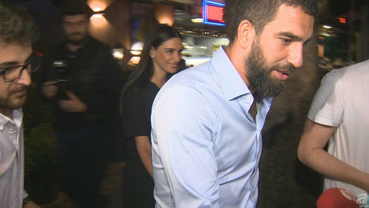 Arda Turan’a bir şok daha! Aslıhan Doğan baba evine döndü