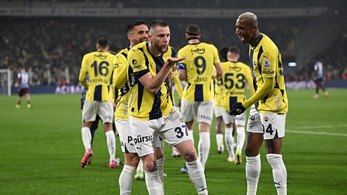 Spor yazarları Fenerbahçe-Trabzonspor maçını değerlendirdi! Spor yazarları Fenerbahçe-Trabzonspor maçını değerlendirdi!