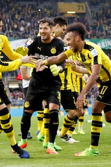 Dortmund, Leverkusen'i ezdi geçti