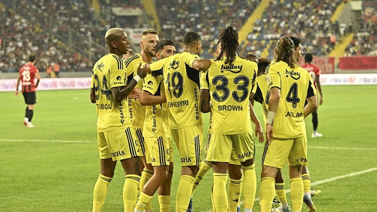 Usta yazardan Fenerbahçe yorumu: Mourinho gidince zincirlerinden kurtuldular! Usta yazardan Fenerbahçe yorumu: Mourinho gidince zincirlerinden kurtuldular!