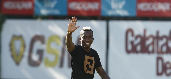 Galatasaray'da Henry Onyekuru takım arkadaşlarıyla vedalaştı! - 3
