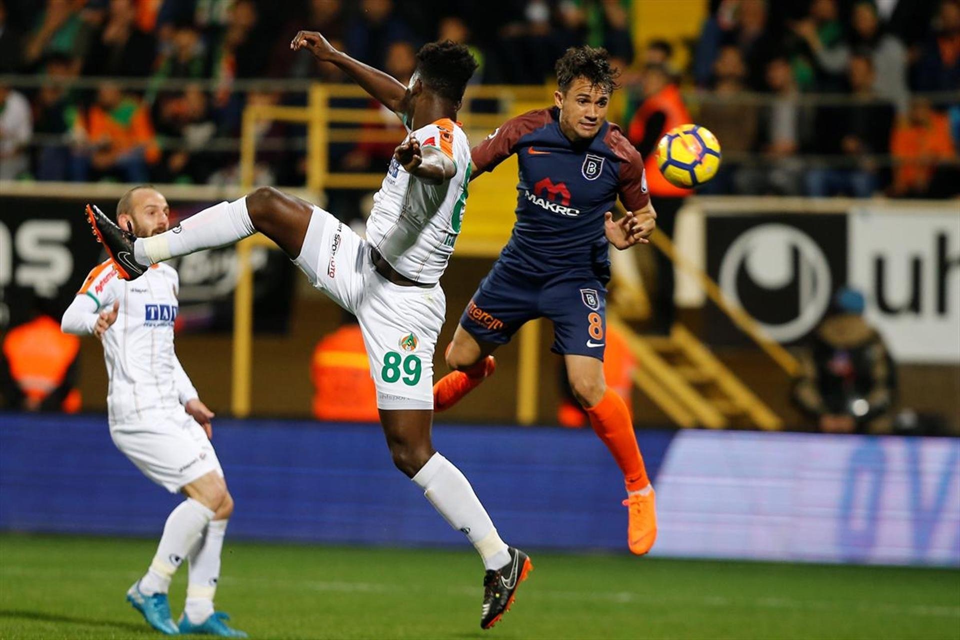 Mossoro özür diledi, sosyal medya yıkıldı!