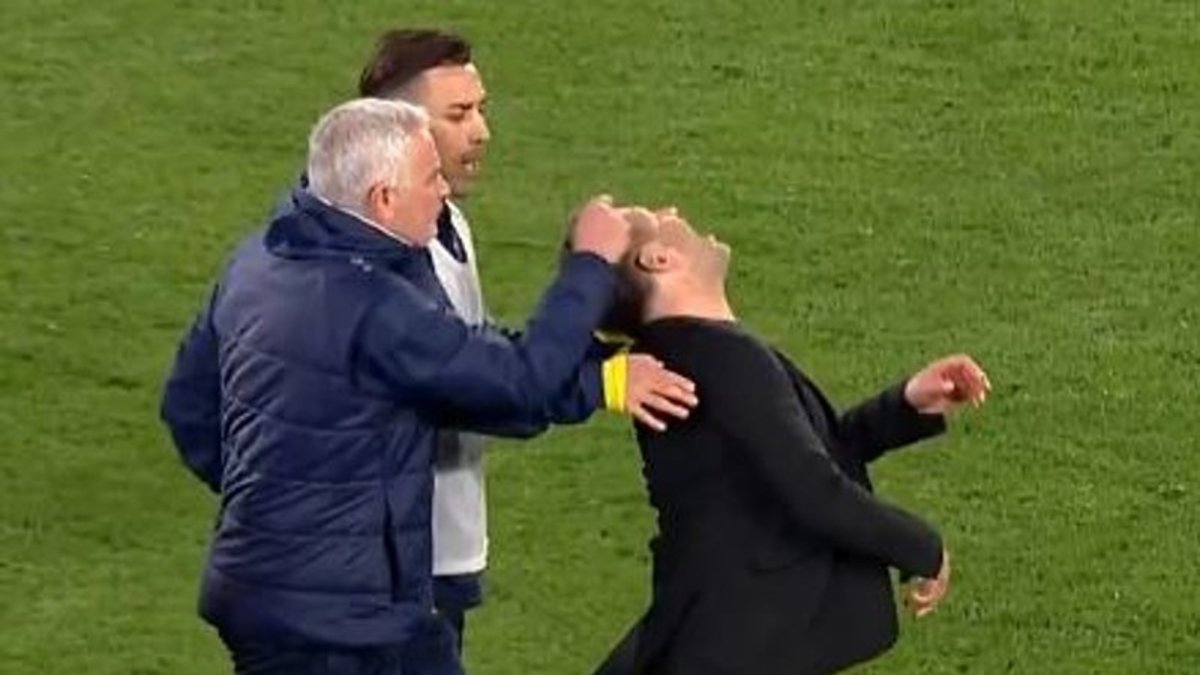 FENERBAHÇE HABERİ | Jose Mourinho ceza alacak mı? Okan Buruk'a yaptığı fiziki müdahale... FENERBAHÇE HABERİ | Jose Mourinho ceza alacak mı? Okan Buruk'a yaptığı fiziki müdahale...