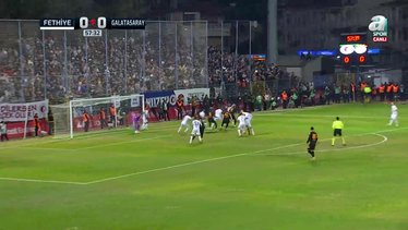 Galatasaray Sallai ile direğe takıldı!