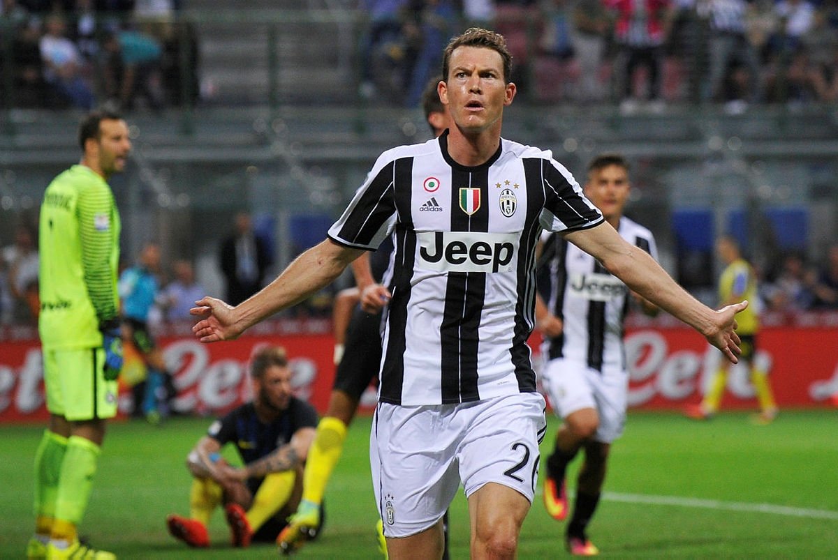 Beşiktaş için sağa iki isim: Stephan Lichtsteiner ve Zeki Çelik