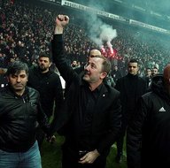 Beşiktaş’ta Sergen Yalçın dönemi başladı! İşte imza töreninden kareler