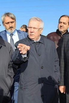 Başkan Yıldırım Gebze'de yapmayı planladıkları tesisin arazisini gezdi
