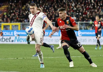 10 kişi Genoa Torino'yu devirdi