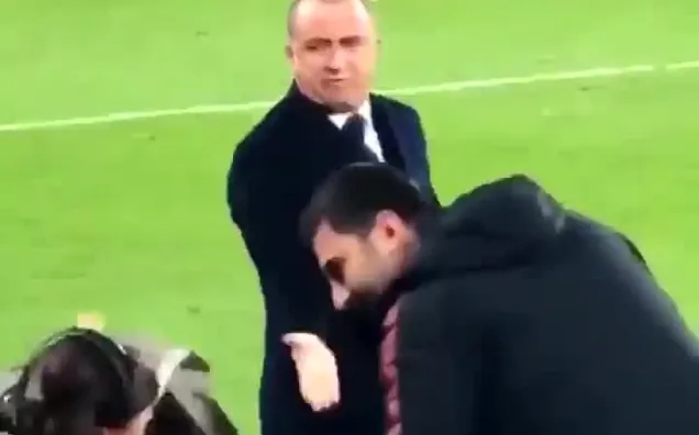 Fatih Terim Schalke maçında çıldırdı! İşte o anlar...