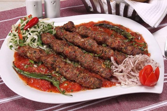 alti-ezmeli-kebap-nasil-yapilir-alti-ezmeli-kebap-tarifi-malzemeleri-yapilisi-ve-puf-noktalari-nedir-1664273424755.jpeg