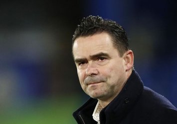 Overmars'tan kötü haber!