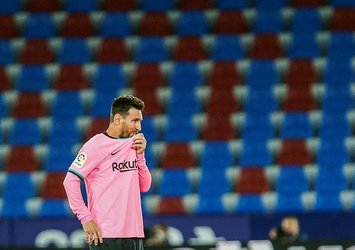 Başkan resmen duyurdu! Messi Barcelona'da kalıyor mu?