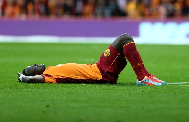 Eboue yaşadığı dramı anlattı: Futbol nankör, hiç arkadaşım kalmadı