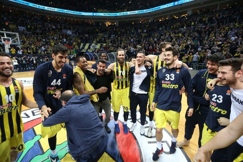 Volkan Demirel yerinde duramadı