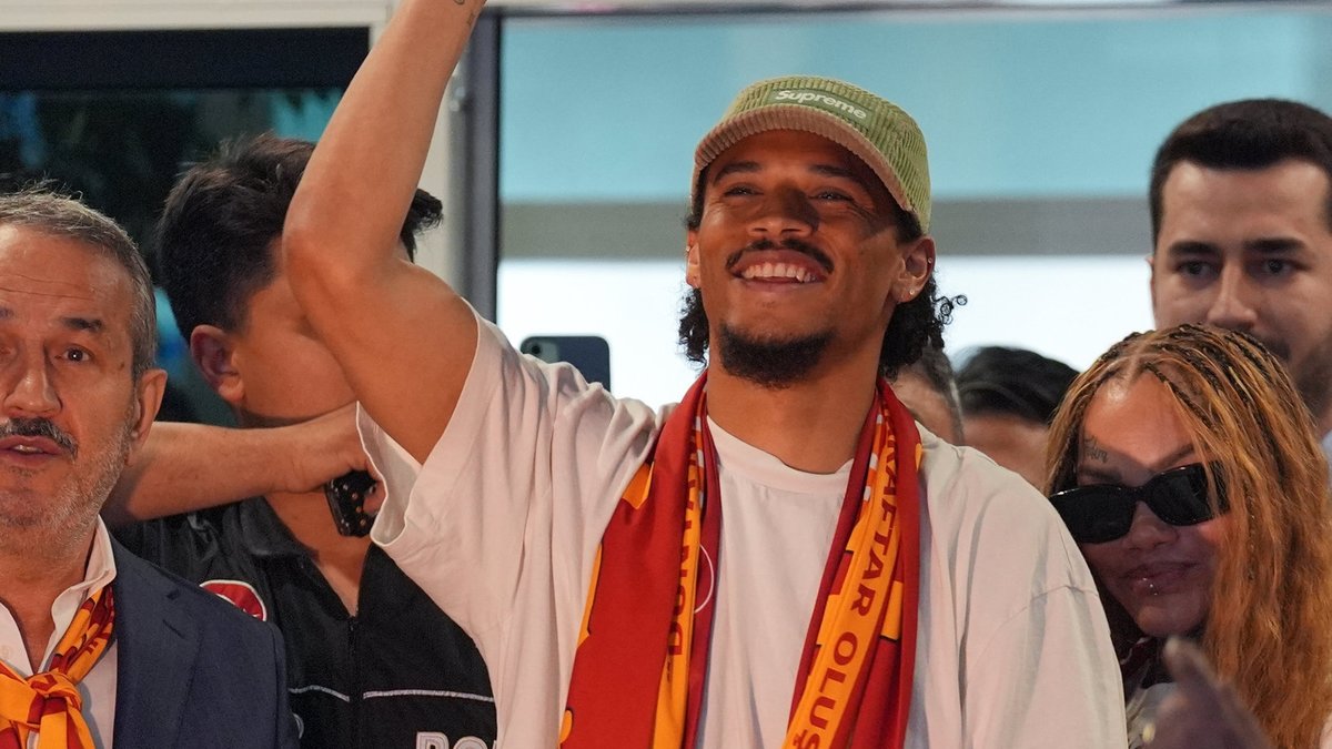 GALATASARAY TRANSFER HABERİ - Leroy Sane transferini dünya basınında büyük yankı uyandırdı! İşte o manşetler GALATASARAY TRANSFER HABERİ - Leroy Sane transferini dünya basınında büyük yankı uyandırdı! İşte o manşetler