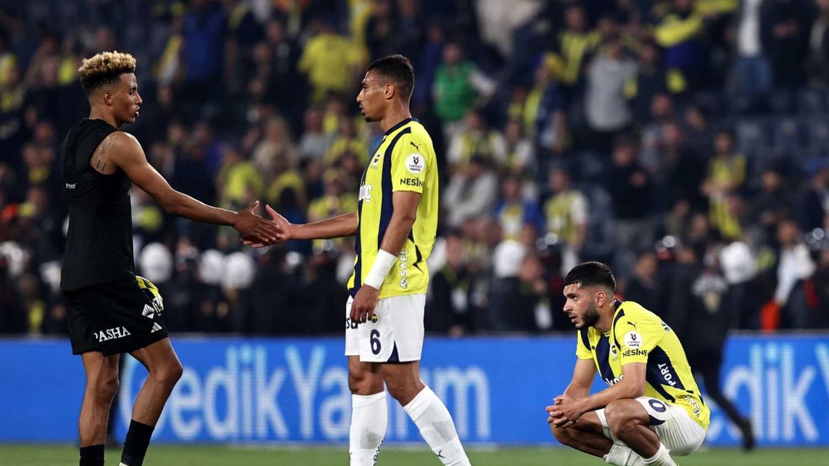 TRANSFER HABERİ: Fenerbahçe ve Beşiktaş arasındaki tarihi takasa Gedson Fernandes engeli! TRANSFER HABERİ: Fenerbahçe ve Beşiktaş arasındaki tarihi takasa Gedson Fernandes engeli!