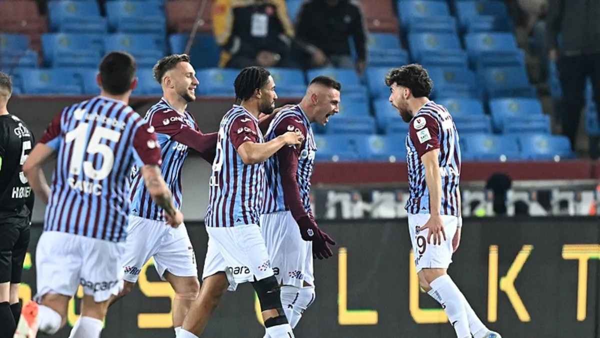 Trabzonspor 2-0 Çaykur Rizespor (MAÇ SONUCU - ÖZET) Karadeniz derbisi Fırtına'nın!