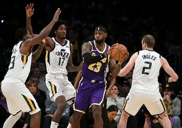 Lakers ilk galibiyetini aldı