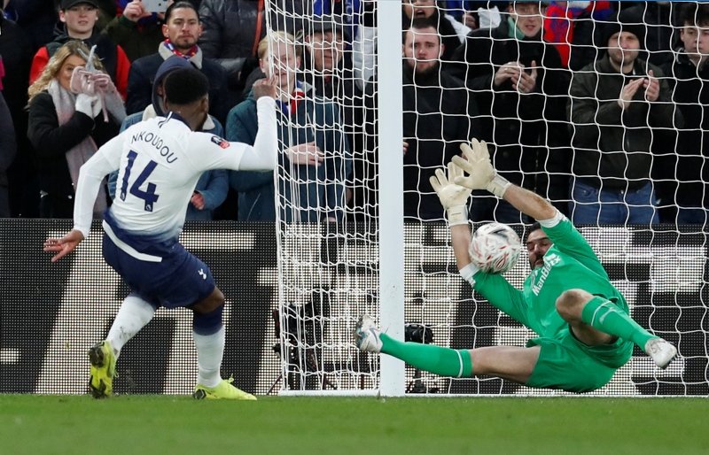 Kevin N’Koudou çubukluya çok yakın!