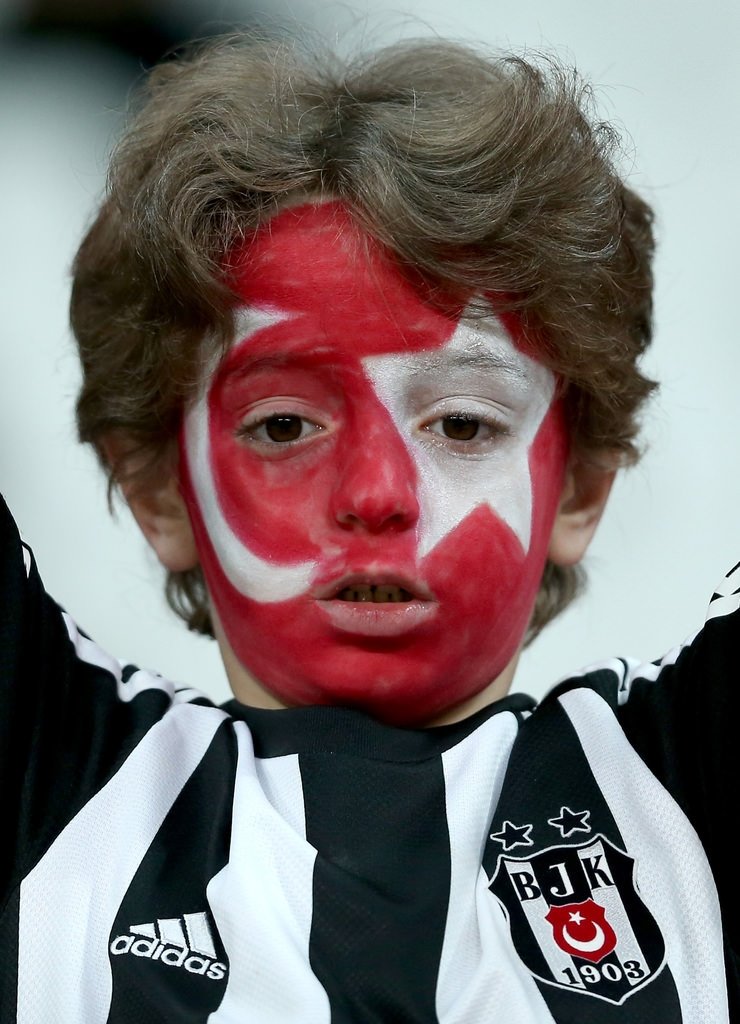 Vodafone Arena’da herkes kol kola