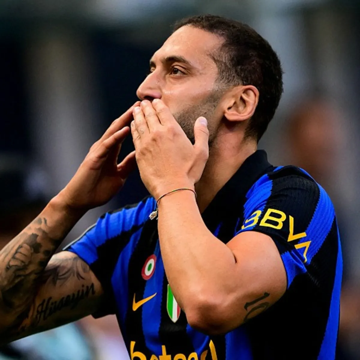 Serie A'da sezonun ilk golü Hakan Çalhanoğlu'ndan geldi