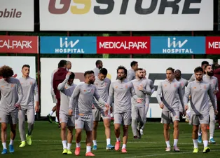 Galatasaray'da savunmaya çifte takviye!