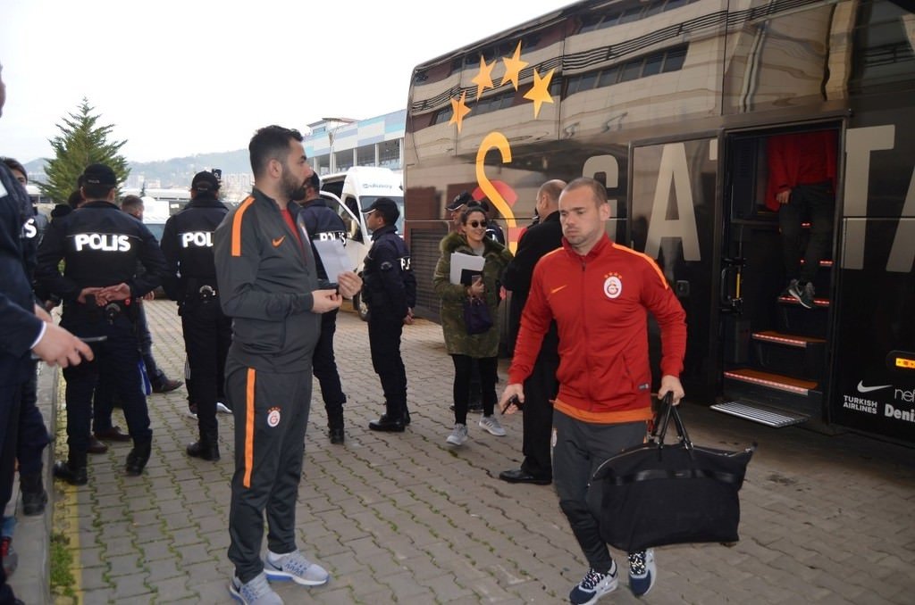 Galatasaray kafilesi Trabzon’a gitti