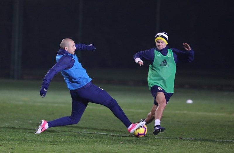 Fenerbahçe efsanesi transferi açıkladı!