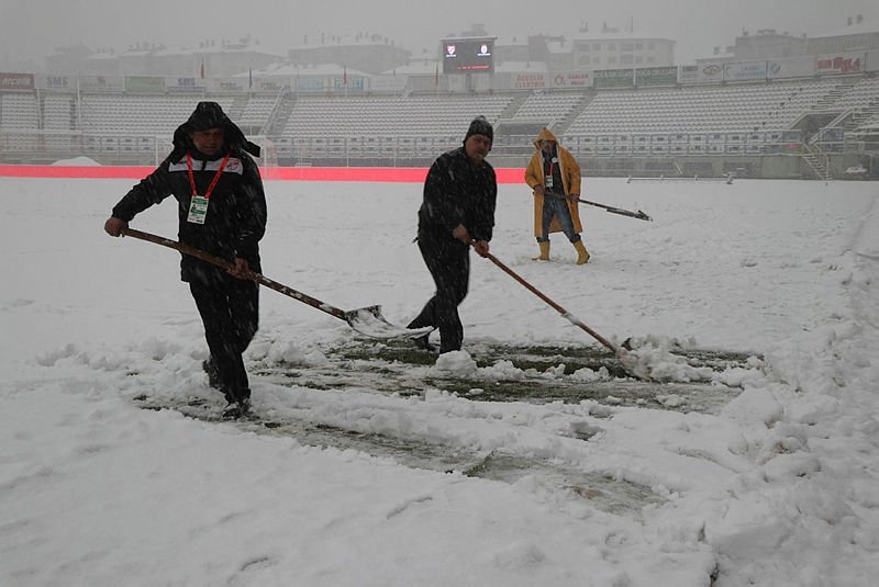 Bolu’da saha beyaza büründü!