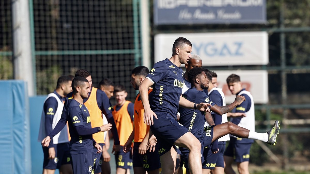 TRANSFER HABERİ: Fenerbahçe'de yeni sezonun ilk vedası! 4 yıllık anlaşma sağladı TRANSFER HABERİ: Fenerbahçe'de yeni sezonun ilk vedası! 4 yıllık anlaşma sağladı