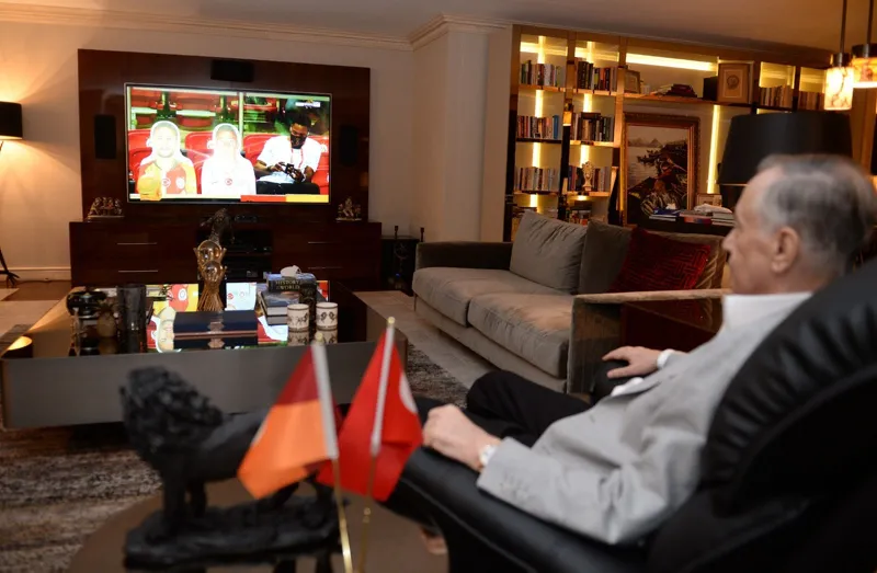 Galatasaray Başkanı Mustafa Cengiz maçı evinde izledi - 1