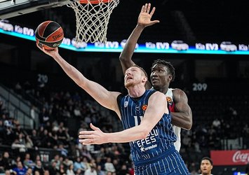 Anadolu Efes evinde Baskonia'ya mağlup!