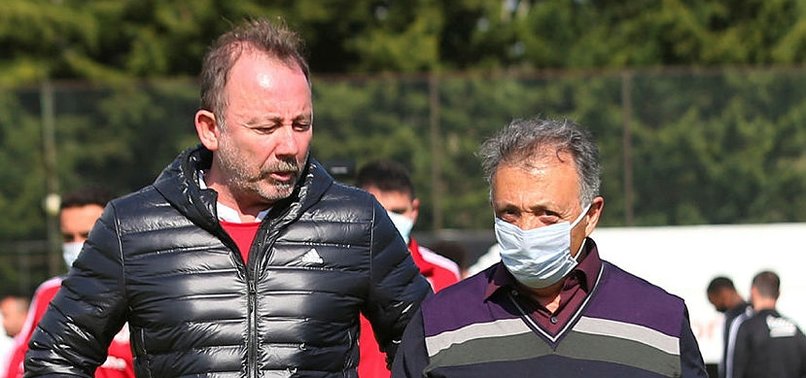 Beşiktaş'ta taraftar yönetimi sorumlu tuttu! 'Sergen Yalçın'ı yalnız bıraktılar'