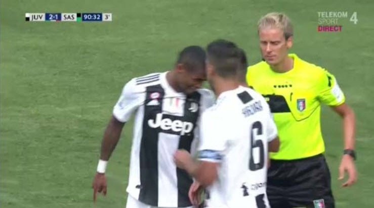 Douglas Costa çıldırdı! Dirsek, kafa, tükürük...