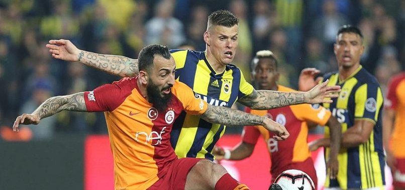 Fenerbahçe - Galatasaray derbisi sosyal medyada sürüyor! İşte yapılan paylaşımlar