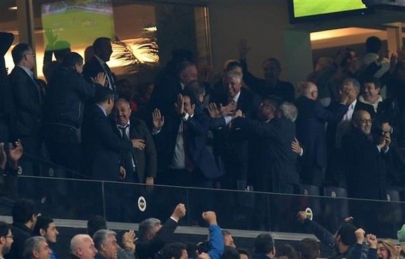 Aziz Yıldırım havalara uçtu