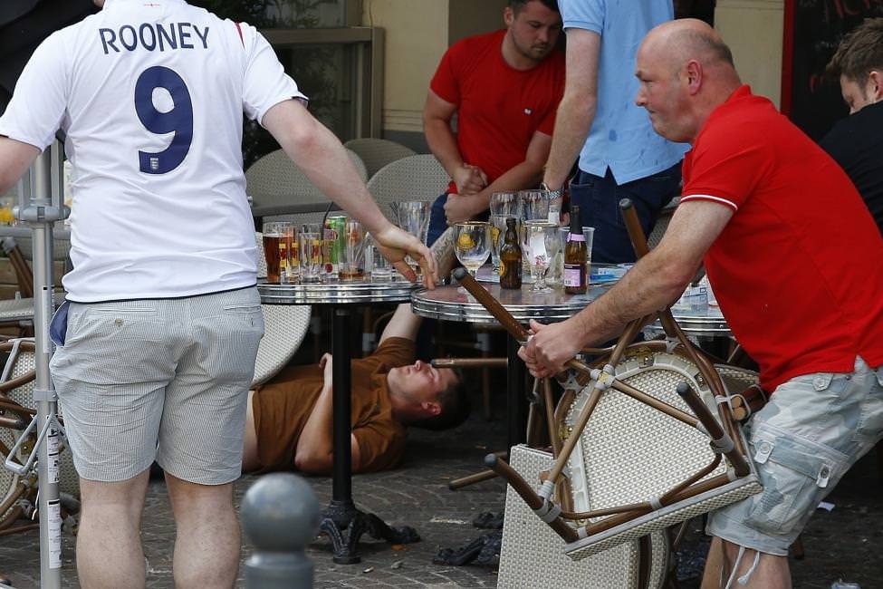 EURO 2016’ya leke düşüren holiganlar!