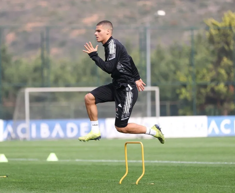 Beşiktaş HABERLERİ: Beşiktaş'ta Can Bozdoğan sevinci! - 1