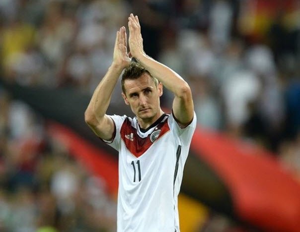 Adı Fenerbahçe ile anılan yıldız poker masasında yakalandı! Sosyal medya sallandı