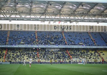Kadıköy'de tribünlerden büyük tepki!