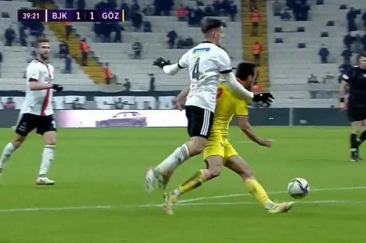 Göztepe Beşiktaş maçında penaltı kazandı! Ersin Destanoğlu gole izin vermedi - 1