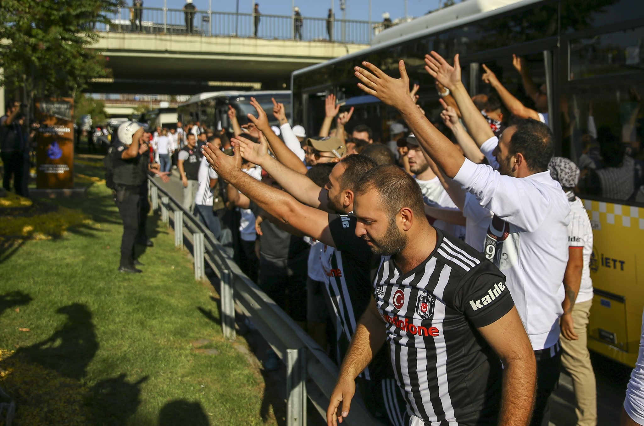 Kadıköy’de beyaz tribün!