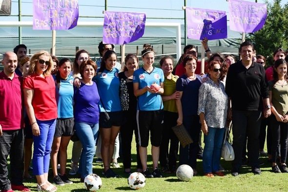 Dişi Ronaldinho taraftarı büyüledi